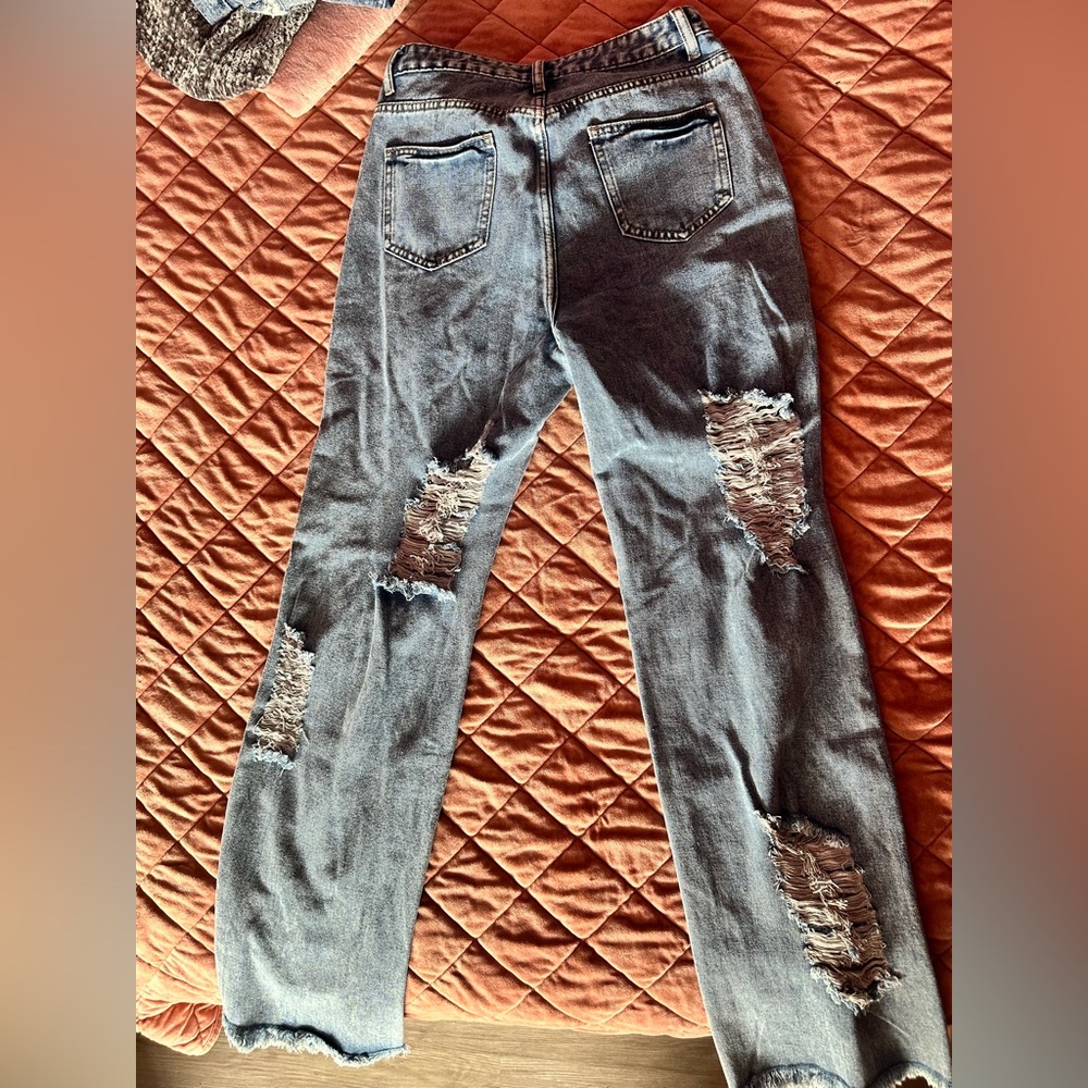 High Rise Ripped Jeans - Picture 2 of 3